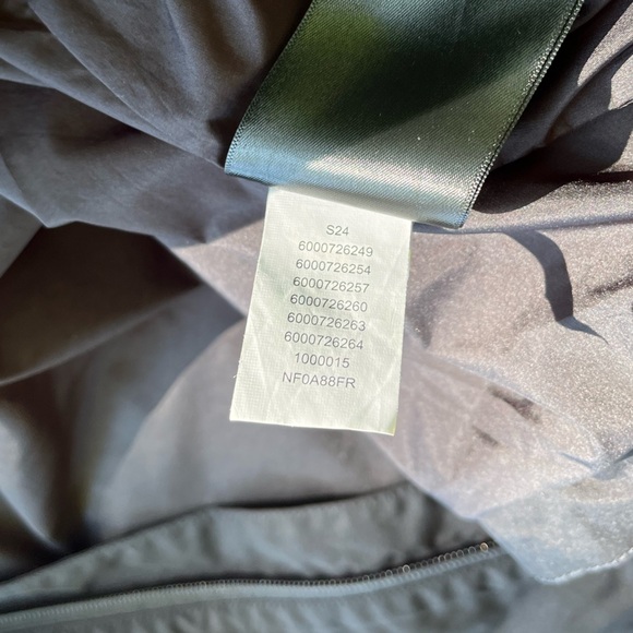 The Northface Men's Sz M 2024 Shell Jacket in Black Medium - Picture 8 of 11